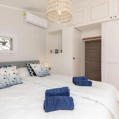 Fabulous Old-Town House, Vue Mer Terrasse, Philomer, 3 Appartements