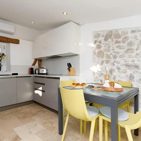 Fabulous Old-Town House, Vue Mer Terrasse, Philomer, 3 Appartements *