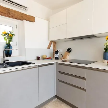 Fabulous Old-Town House, Vue Mer Terrasse, Philomer, 3 Appartements Διαμέρισμα *