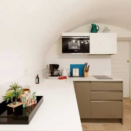 Fabulous old-town house, Vue Mer Terrasse, Philomer, 3 appartements