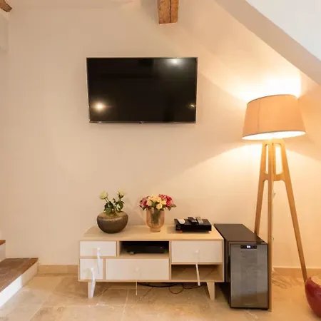 Fabulous old-town house, Vue Mer Terrasse, Philomer, 3 appartements Appartement