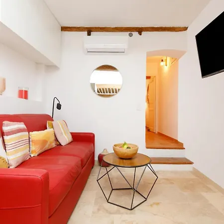 Fabulous Old-Town House, Vue Mer Terrasse, Philomer, 3 Appartements Lejlighed