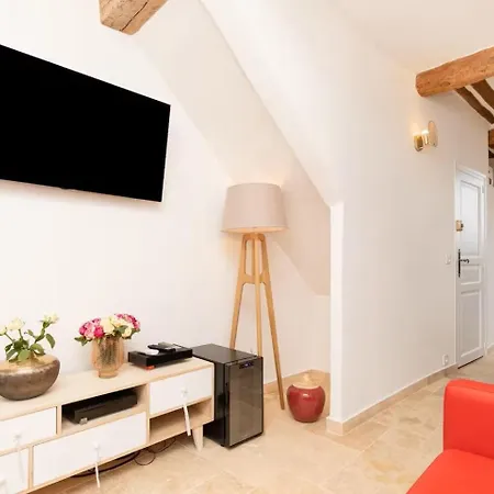 Fabulous old-town house, Vue Mer Terrasse, Philomer, 3 appartements Antibes