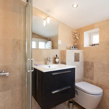 Fabulous old-town house, Vue Mer Terrasse, Philomer, 3 appartements Appartement Antibes