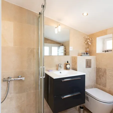 Fabulous Old-Town House, Vue Mer Terrasse, Philomer, 3 Appartements