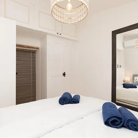 Fabulous Old-Town House, Vue Mer Terrasse, Philomer, 3 Appartements