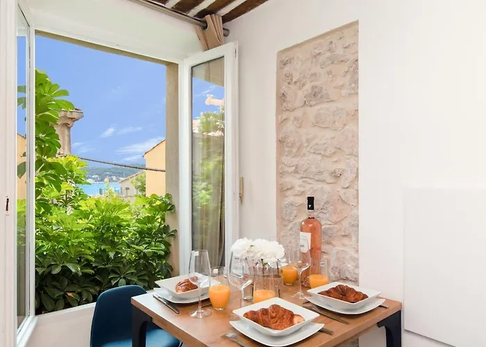 Fabulous Old-town House, Vue Terrasse, Philomer, 3 אנטיב